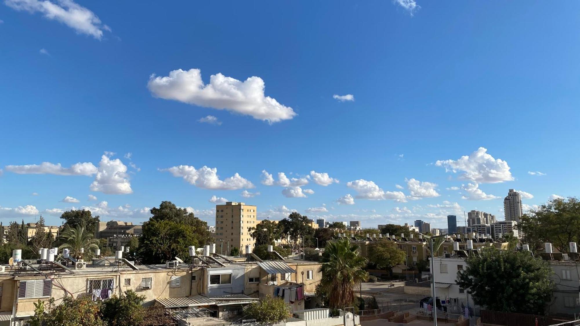 דירה יפיפיה! מיקום מעולה! אוניברסיטת בן גוריון, סורוקה, שוק, פארק! Apartamento Beersheba Exterior foto